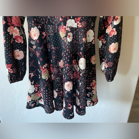 Abercrombie & Fitch Long Sleeve Floral Dress, Size Small, Ruffle/Flowy Skirt••• - Picture 3 of 12